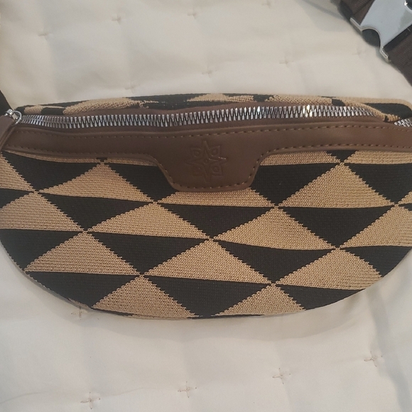 Geometric Patterned Brown and Black Belt Bag - Picture 3 of 8